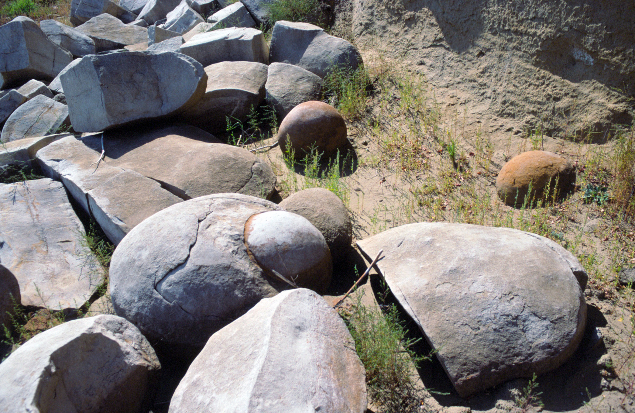 Photo of different shapes and sizes of stones.