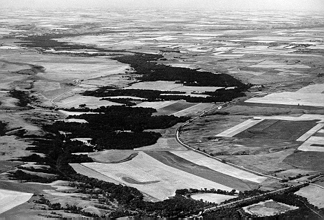 The Sheyenne River valley, one of many, deep, steep-walled glacial outburst channels in the Glaciated Plains.