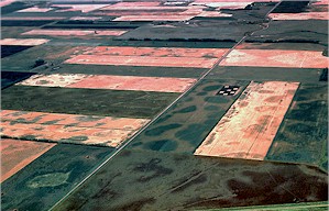 Aerial view of the Red River Valley south of Grand Forks, North Dakota. (photo by J. Bluemle) 