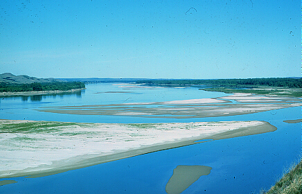 View of the Missouri River, 20 miles north of Bismarck. (photo by J. Bluemle) 