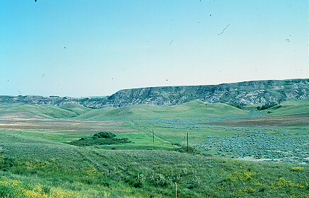 Drift-filled old Missouri River Valley at Newtown, North Dakota (Photo by J. Bluemle). 